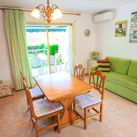 Merce Only Families Apartment Cambrils